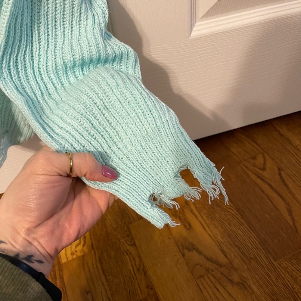 Distressed sweater - Picture 3 of 5